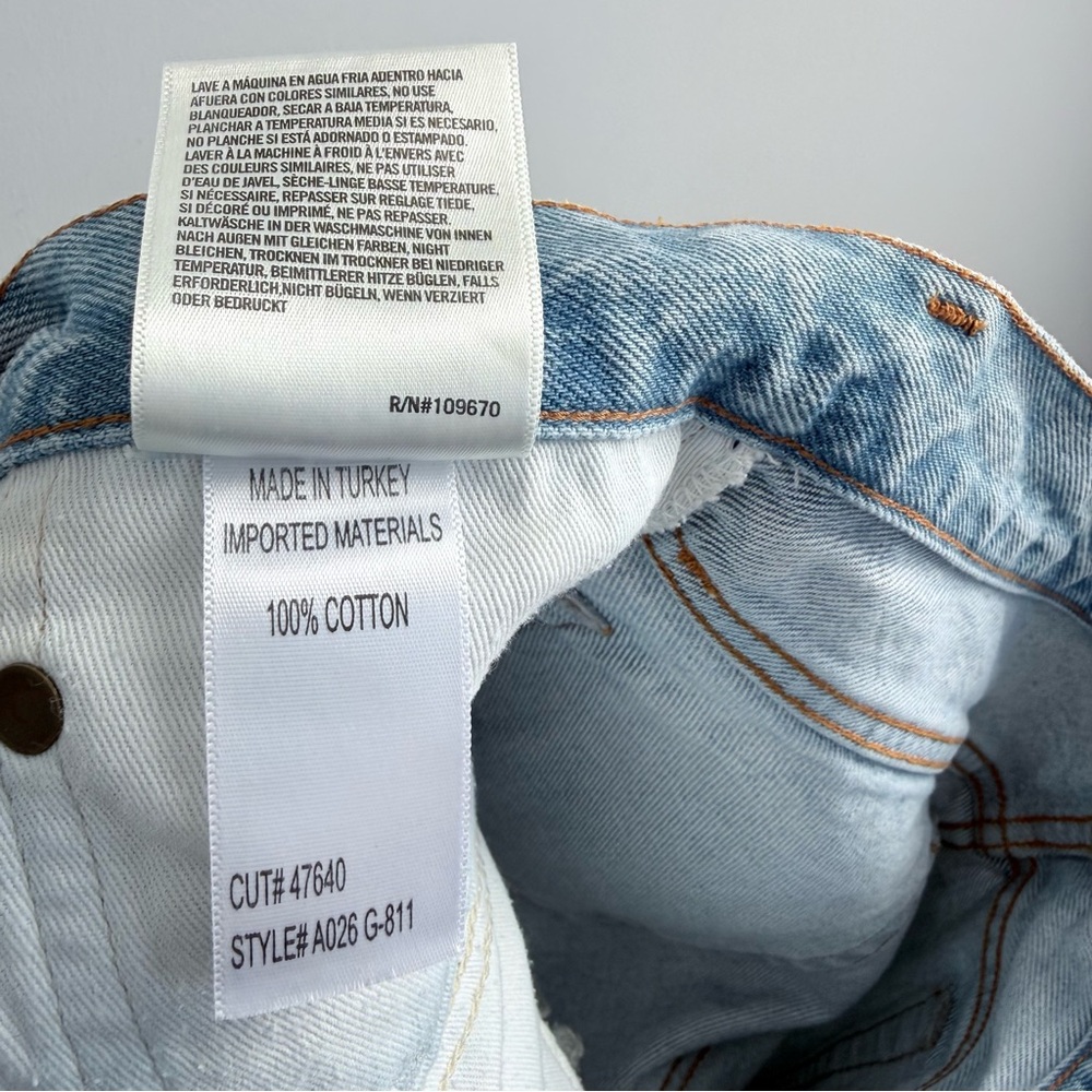 AGOLDE Parker Vintage Cut Off Short in Swapmeet Size 26 Distressed Light Wash - Picture 11 of 16
